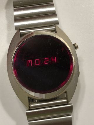 Vintage LED Watch USA Time Day/Date Features 3