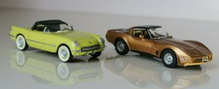 Danbury 2pc Set - Chevrolet Corvettes 1955 & 1982 1:43 Diecast Model Cars