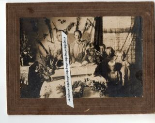 Early 1900 Open Coffin Baby Post Mortem Family Antique Orig.  Photo On Cardboard