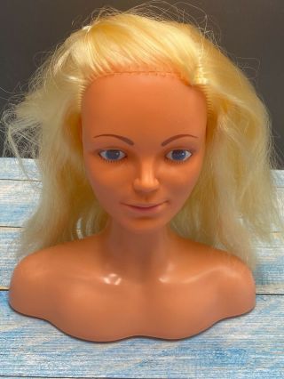 1979 Mego Corp Make Up Doll Beauty Busy For Wigs,  Makeup