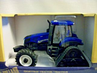 ERTL Smarttrax Tractor Genesis T8.  435 - 1:32 Scale 2