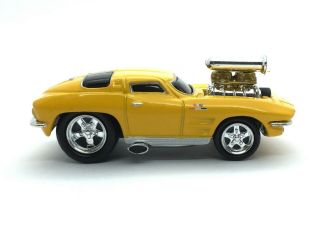 Muscle Machines 1963 63 Chevy Corvette Vette Car Yellow Die Cast 1/64 Loose