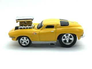 Muscle Machines 1963 63 Chevy Corvette Vette Car Yellow Die Cast 1/64 Loose 2