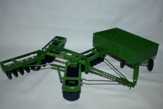 Ertl 1:32 John Deere Disc & Barge Wagon Farm Toy