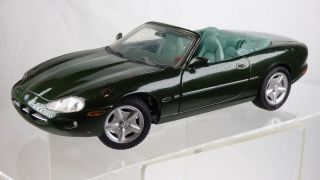Maisto Special Edition 1996 Jaguar Xk8 V8 1:18 British Racing Green Toy Car