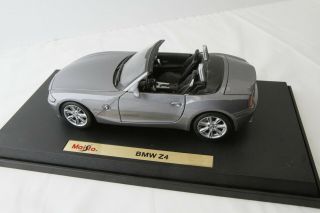 Special Edition Maisto Silver Grey Bmw Z4 1:18 Scale Diecast Car With Stand