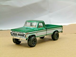 Dcp/greenlight Custom Lifted Green/white 1976 Ford F - 150 Ranger Pick Up 1/64