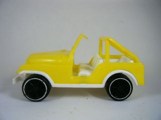Vintage Gay Toys Inc Yellow Plastic Jeep Usa Made In Great Shape.  Item 379.