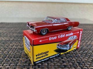 Auto World Premium 2017 Toy R Us Exclusive - 1964 Pontiac Grand Prix 1:64