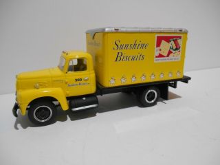 First Gear 1957 International R - 190 With Sunshine Biscuits Dry Goods Van