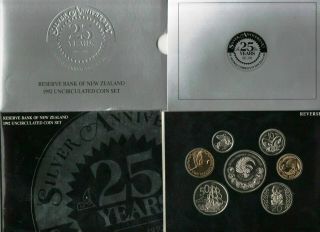 1992 Zealand - Official Bu Set (7) W/ 25 Yrs.  Of National Currency $5