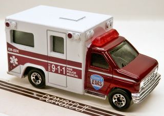 Matchbox 1990s Ford Econoline E - Series E350 Ambulance " County Ems " 1:80 Scale