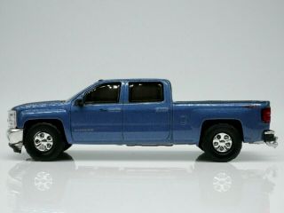2018 Chevrolet Silverado 1500 1/64 Scale Diecast Tow Package Real Tires