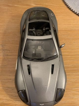 1/18 Scale Aston Martin Vanquish Beanstalk Group Bond