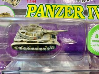CanDo (Dragon) - Panzer IV - 1945 - 1:144 - Inc Diorama Base & Display Case 2