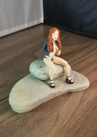 Sexy Girl Figurine - 1/18 Lowrider Motorhead Display Diorama Figure