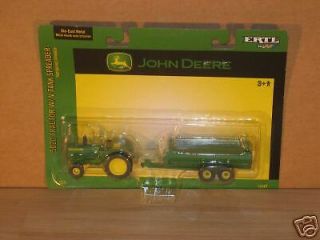 John Deere 5020 Tractor W/ V Tank Spreader 876 1/64 Nib