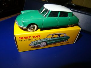 Dinky Toys - Citroen Ds 19 - Model No.  24cp - Green - Boxed