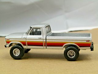 dcp/greenlight Custom lifted silver - 2 1977 Ford F - 150 pickup off road 1/64 2