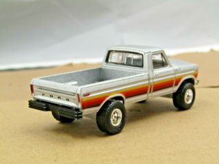 dcp/greenlight Custom lifted silver - 2 1977 Ford F - 150 pickup off road 1/64 3
