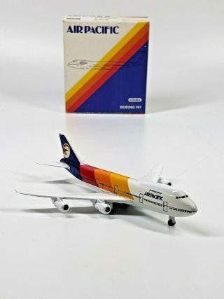Schabak 901/98 Air Pacific Boeing 747 Model 1:600 Scale