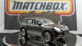 2005 Matchbox Porsche Cayenne Gray Turbo Highly Detailed Adult