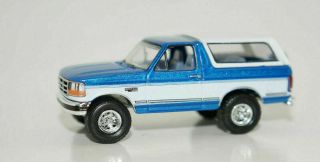 Blue/white 1992 Ford Bronco Custom Diecast Model 1/64 Greenlight Limited Edition