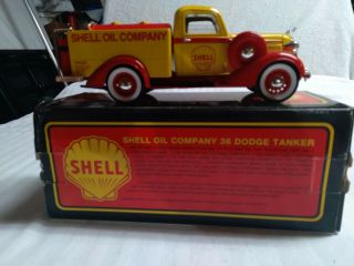 Die Cast 1/25 Shell Oil Company 1936 Dodge Tanker Truck Liberty Classics
