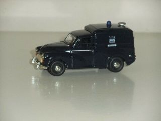 1:43 Vanguards Va11014 Morris Minor Van 1971 - Metropolitan Police Dog Section