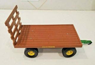 Ertl Farm Country John Deere Hay Wagon Toy - 1/64 Diecast/plastic Bed -