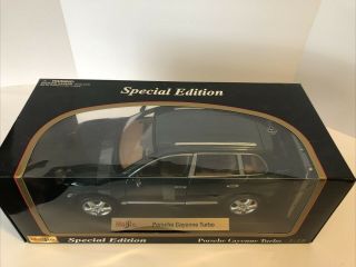 1:18 Maisto Porsche Cayenne Turbo Diecast - Special Edition Dark Green