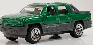 2001 - 2006 Chevy Chevrolet Avalanche Pickup Truck 1:75 Scale Diecast Model Car