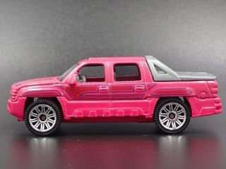 2001 - 2006 Chevy Chevrolet Avalanche Pickup Truck 1:64 Scale Diecast Model Car