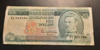 1973 - Central Bank Of Barbados - 5 Dollars Banknote,  Serial No.  B1 949286 - $5