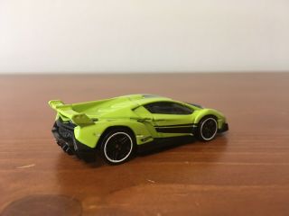 2013 Hot Wheels Lamborghini Veneno Fluorescent Lime Colored 1:64