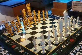 Gargantuan Puzzle Ball Chess Set With 7.  5 " Kings,  W/ 21 " X 21 " Folding Board.