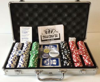 Rare Pabst Blue Ribbon Beer Poker Chip Set 300 Chips In Aluminum Case