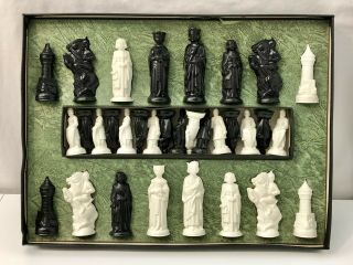 Vintage 1959 Renaissance Chessmen E.  S.  Lowe Chess Set Board Game Weighted Felted 2