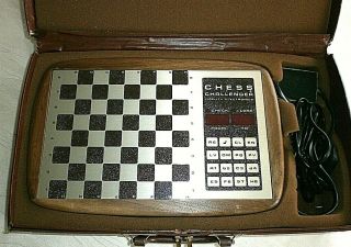 Schach Schachcomputer Chess Challenger 10,  Holzgehäuse,  Mit Koffer,  4 Tasten Defekt