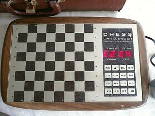 Schach Schachcomputer Chess Challenger 10,  Holzgehäuse,  mit Koffer,  4 Tasten defekt 2