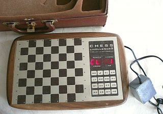 Schach Schachcomputer Chess Challenger 10,  Holzgehäuse,  mit Koffer,  4 Tasten defekt 3