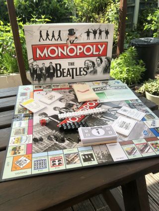 Monopoly The Beatles Collectors Edition,  Players: 2 - 6age: 8,  Includes