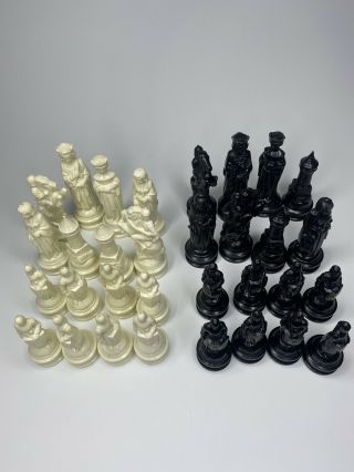 Vintage Anri E.  S.  Lowe Plastic 32 Piece Chess Set King Queen Pawn Knight