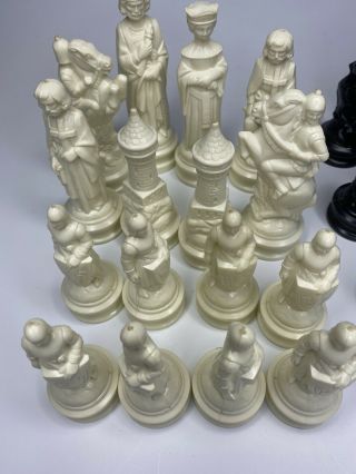 Vintage ANRI E.  S.  Lowe Plastic 32 Piece Chess Set King Queen Pawn Knight 2