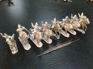 25mm Unpainted Medieval Norman Mounted Knights,  8 Figures,