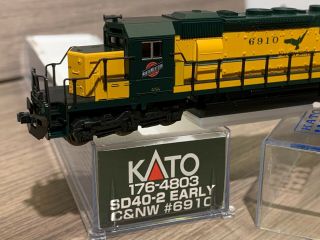 N Scale Kato 176 - 4803 SD40 - 2 CNW Locomotive Falcon Service 6910 Northwestern 2