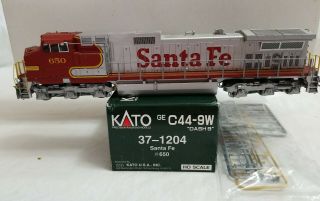 Kato 37 - 1204 Ho Ge C44 - 9w Dash 9 Santa Fe No.  650 - Dc Unit W/box - Runs