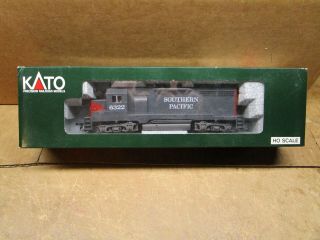 Kato 37 - 02b Ho Scale Powered Southern Pacific Gp35 Phase 1a Diesel 6322 - Boxed