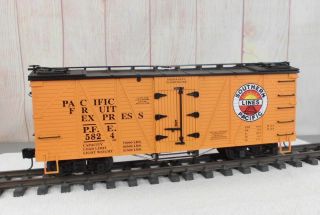 Usa Trains / Southern Pacific Lines (p.  F.  E. ) Outside Braced Billboard Reefer