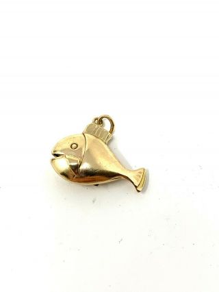 Stunning Vintage 9ct Yellow Gold 375 Fish Design Charm Pendant 1.  9g 006